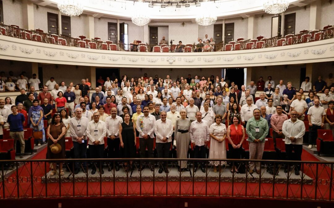 Pozos Castro asiste a reunión internacional de historiadores en Veracruz