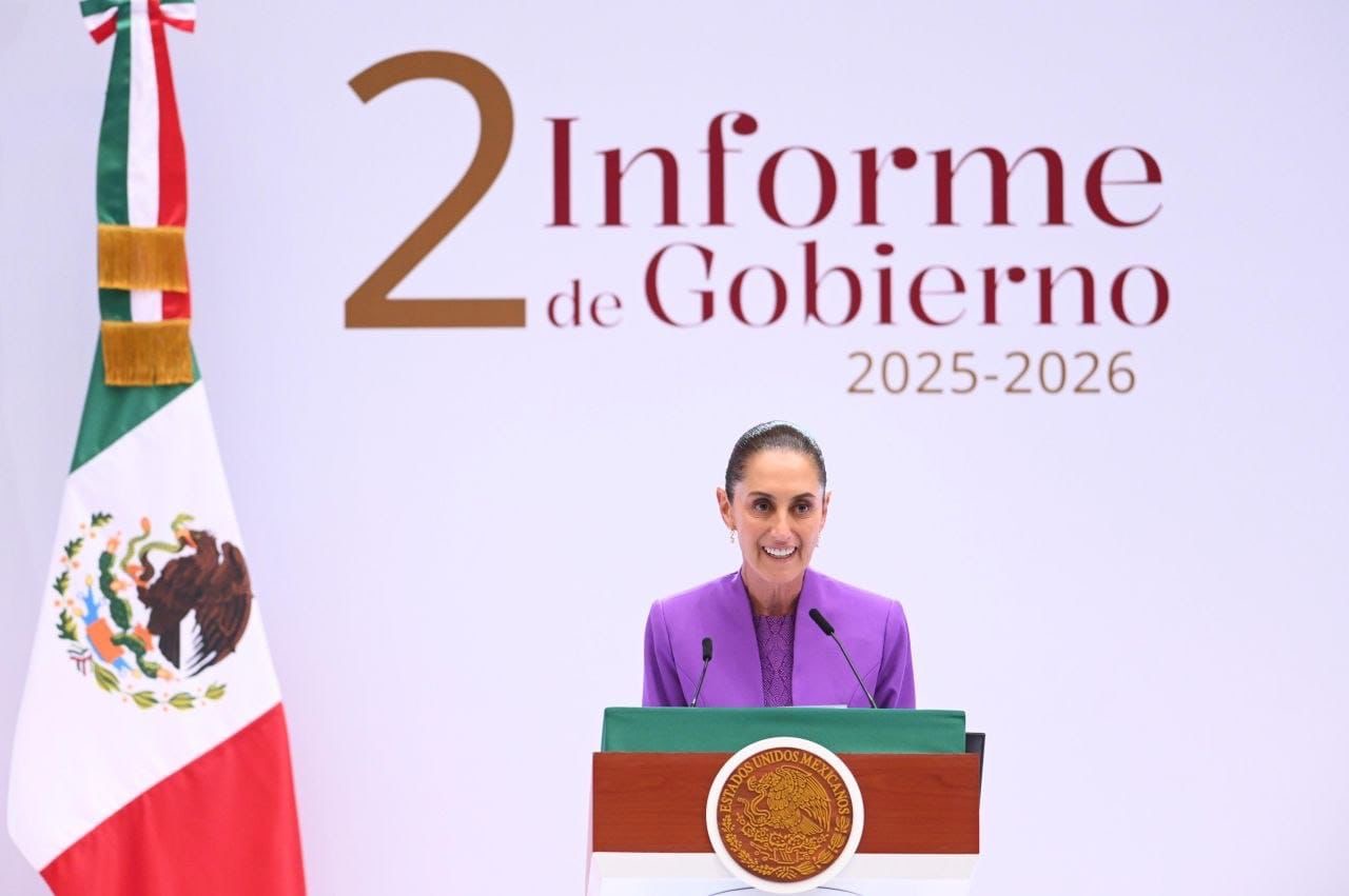 Rocío Nahle y Claudia Sheinbaum en el Segundo Informe de Gobierno en Palacio Nacional