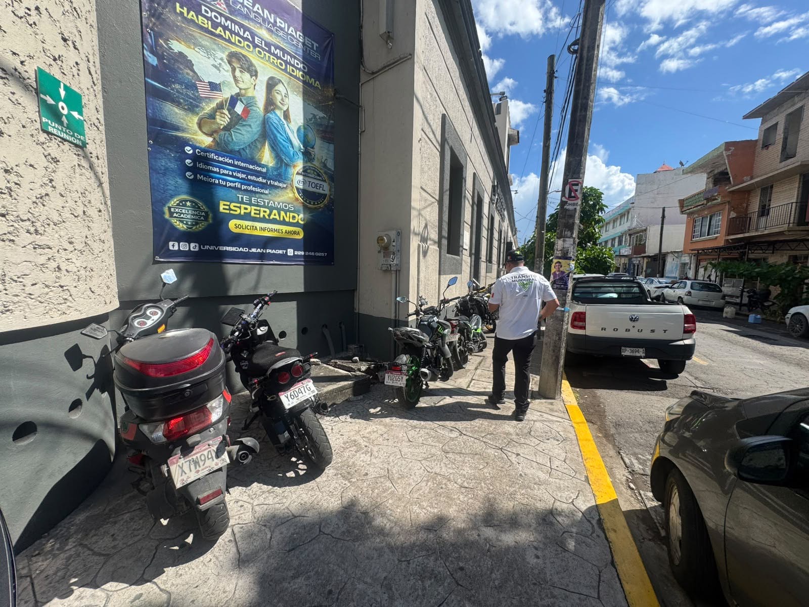 Veracruz recupera banquetas en Lerdo; aseguran seis motos