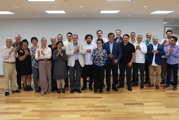 UV dialoga con grupos artísticos sobre vinculación y proyectos