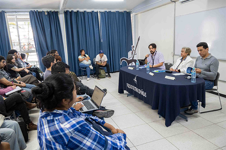 UV presenta vocabulario bilingüe de náhuatl de Yancuitlalpan