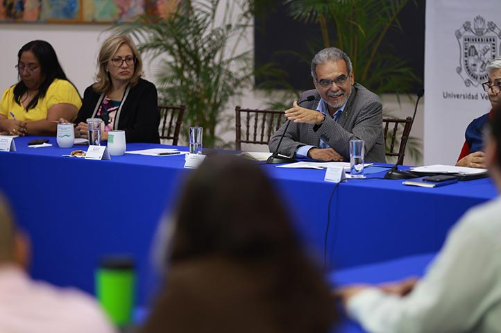 Rector de la UV dialoga con áreas académicas sobre transformación integral