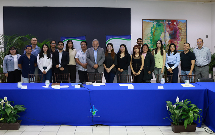UV dialoga con consejeros alumnos sobre posgrado e investigación