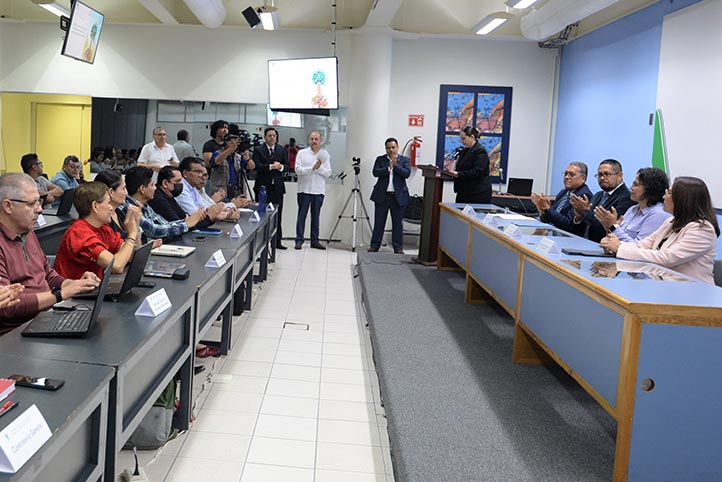 UV capacita a personal administrativo en análisis causa-raíz