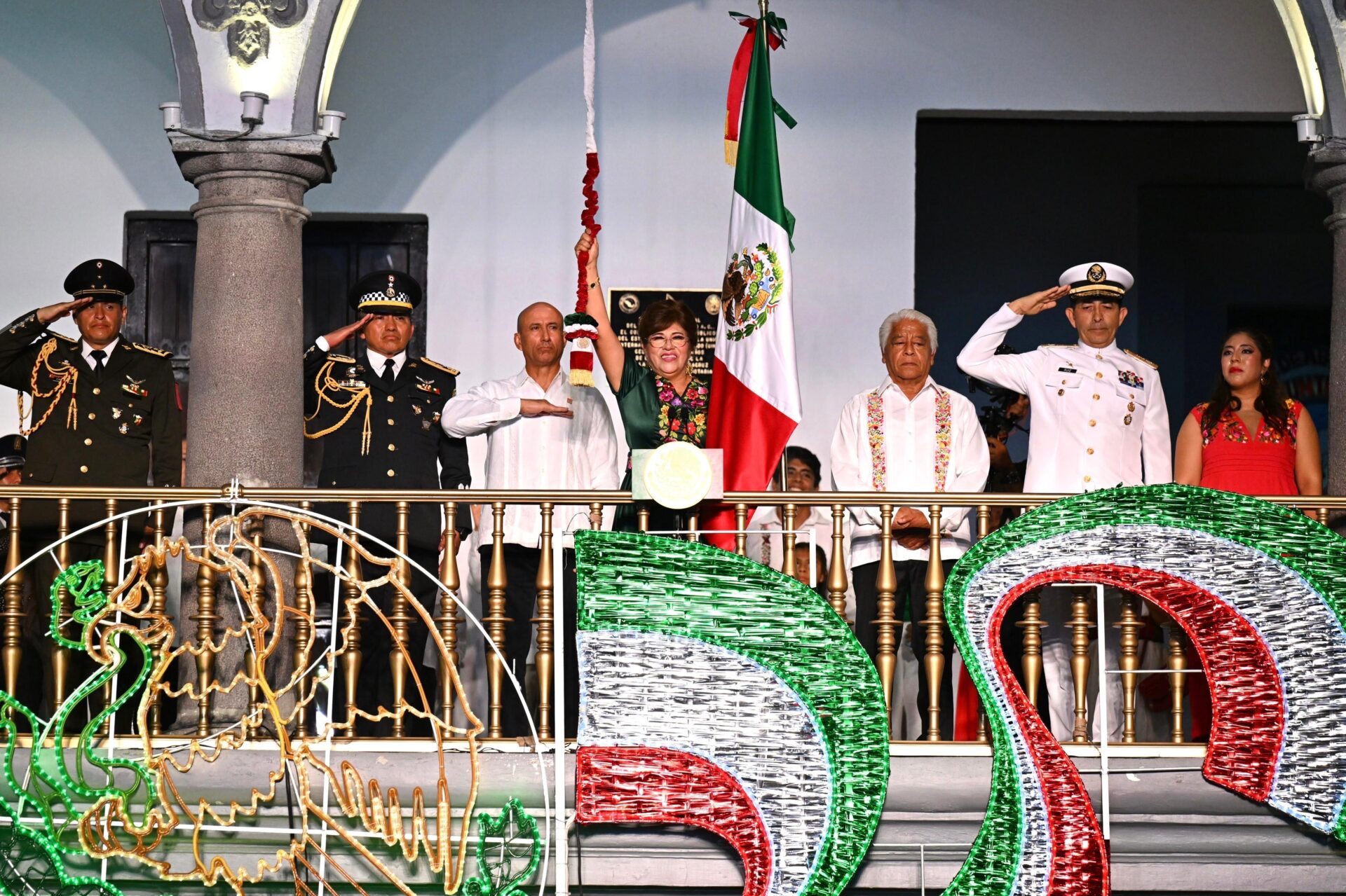 Rosa María Hernández encabeza su primer Grito de Independencia en Veracruz