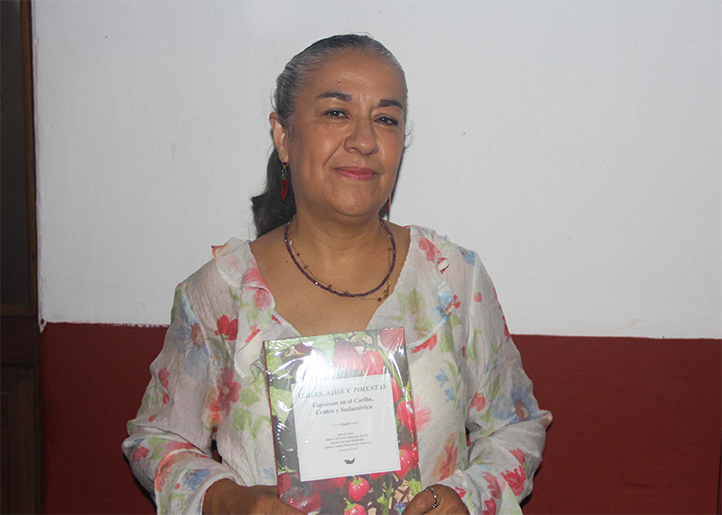 Libro reúne 49 autores y documenta el valor biocultural del chile
