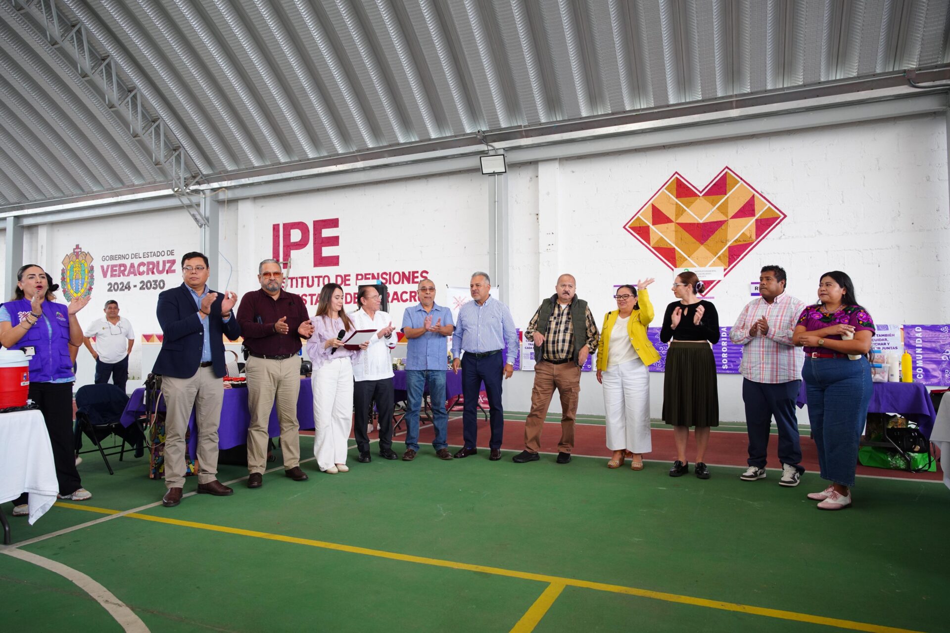 Inauguración del Bazar de la REMUXAS en las instalaciones del IPE en Xalapa