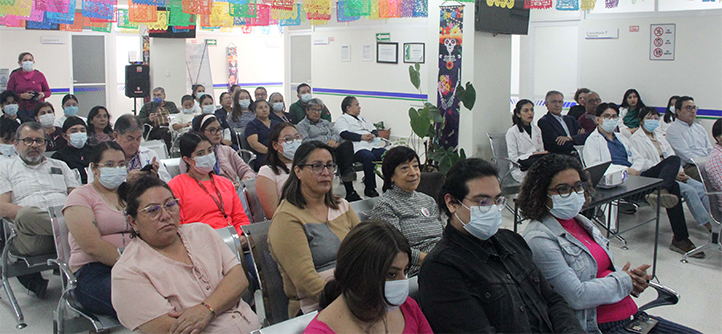 Conferencia sobre cáncer de mama en la Clínica Universitaria de Salud Reproductiva y Sexual de la UV