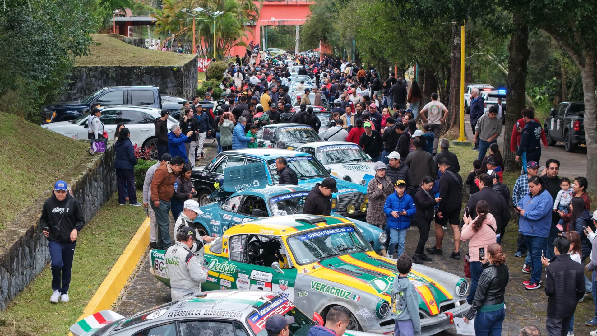 Pilotos de la edición 39 de la Carrera Panamericana durante su paso por Veracruz