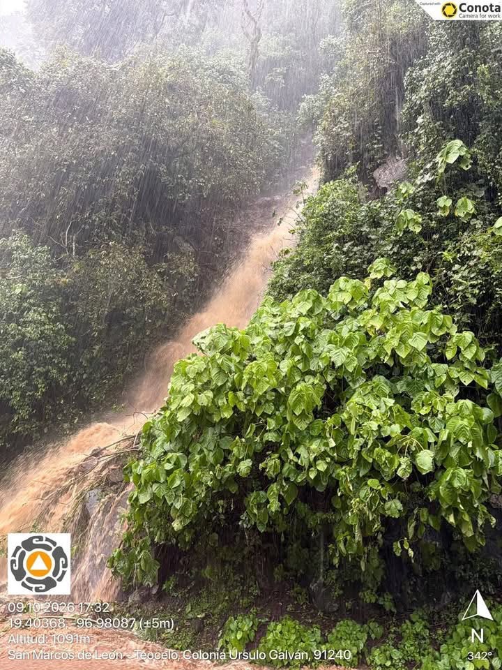 Deslizamiento de tierra y rocas cierra la carretera San Marcos-Teocelo