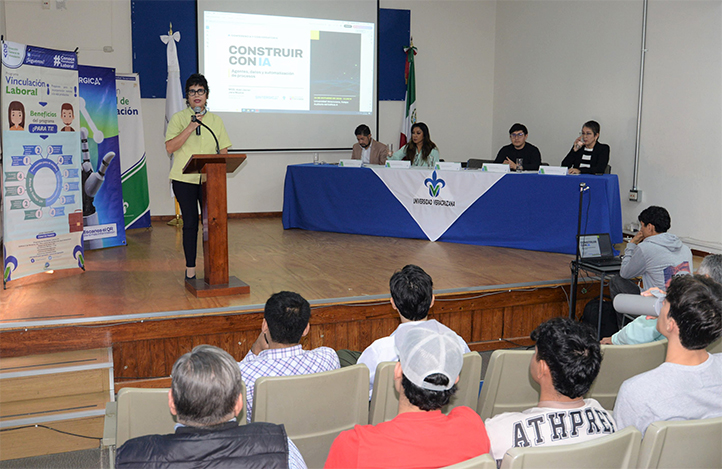 Conferencia taller Construir con IA en la Facultad de Economía de la UV
