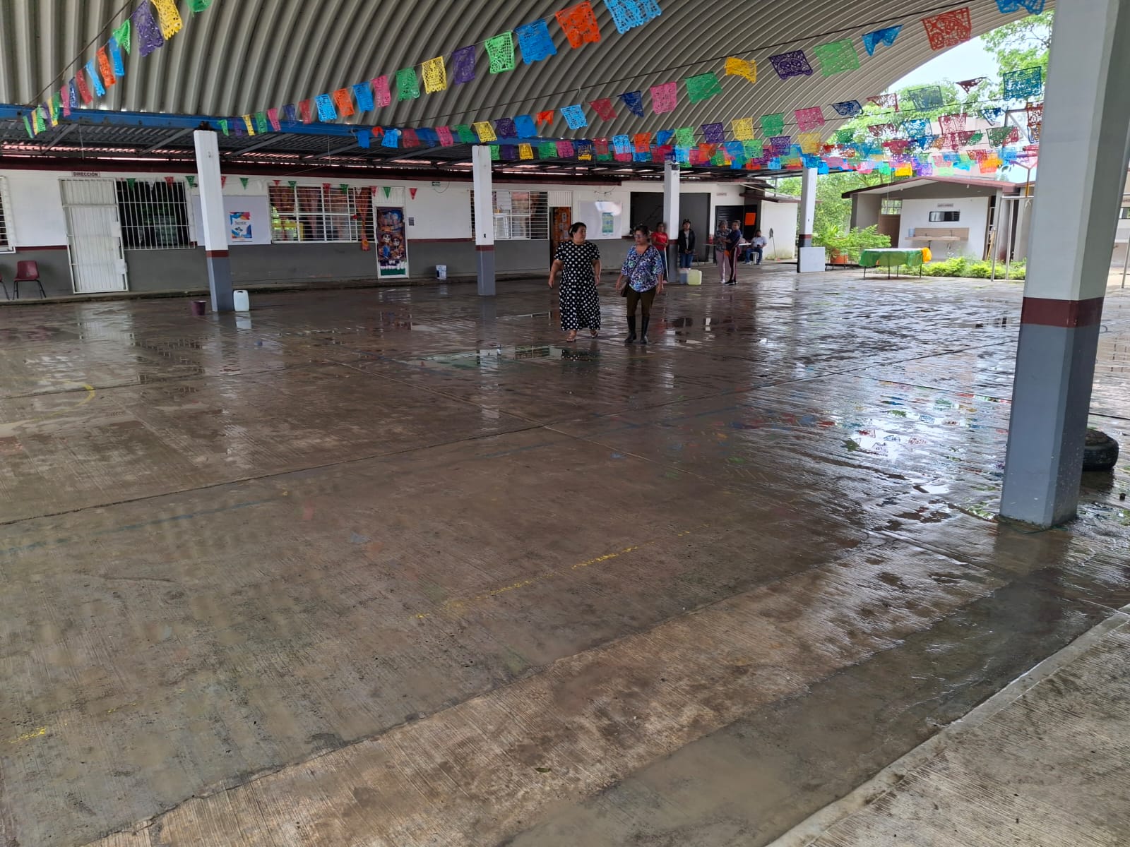 Albergue del DIF de Álamo en la primaria Enrique C. Rébsamen de Pueblo Nuevo