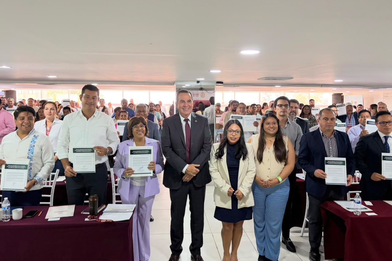 Rosa María Hernández impulsa modernización de trámites municipales