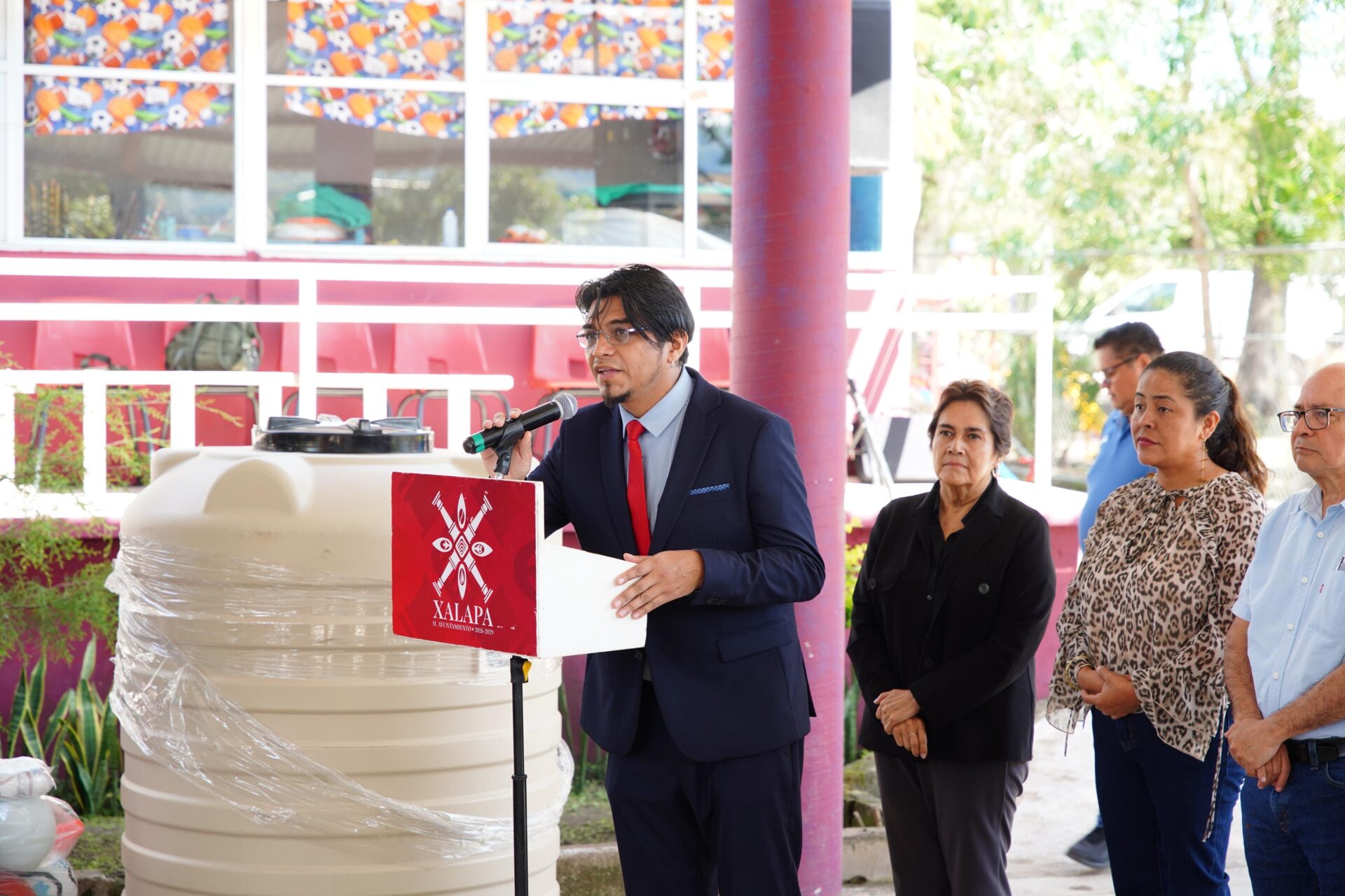 Daniela Griego entrega apoyos a las cinco congregaciones de Xalapa