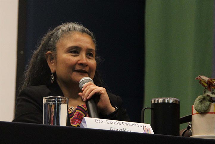 Especialistas reunidos en la jornada académica de la UV sobre género y diversidad racial