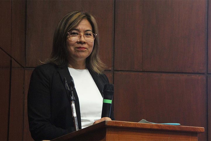 Ponencia sobre consulta previa a pueblos indígenas en la Facultad de Derecho de la UV