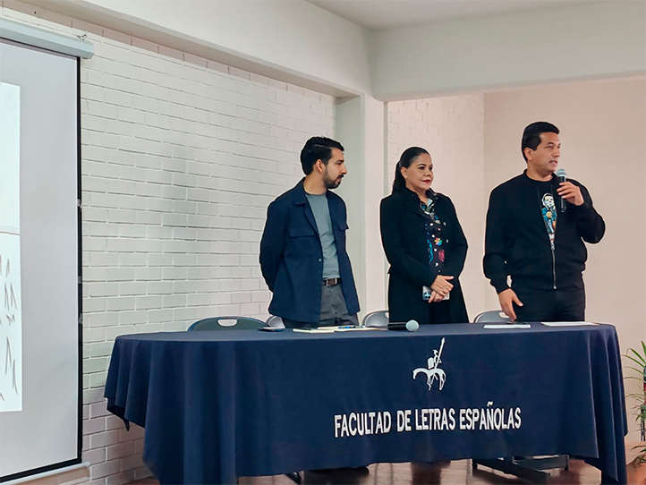 Roberto Abad Juárez Serrano durante su conferencia en la Universidad Veracruzana