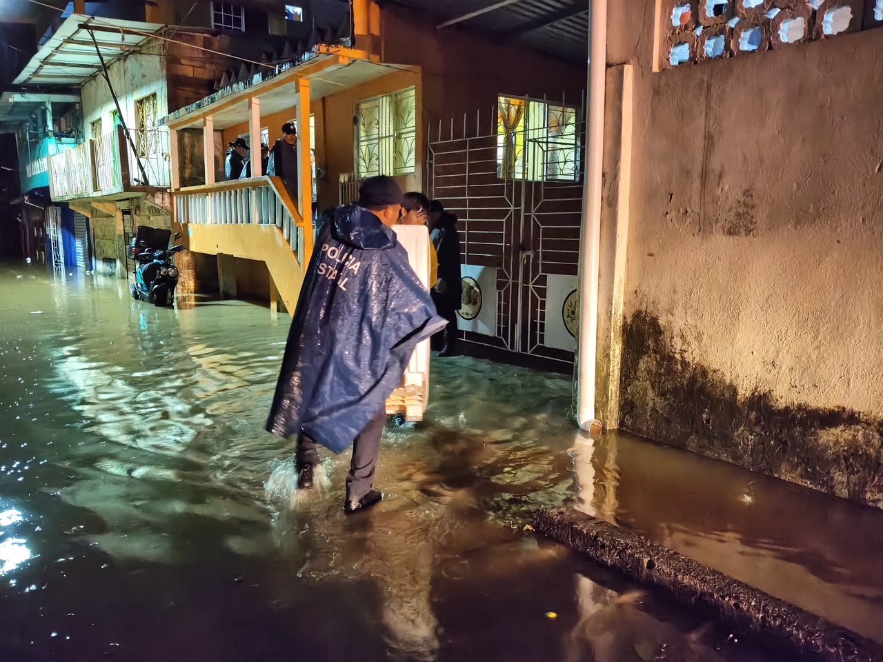 Evacuan seis municipios del sur por crecida del río Agua Dulcita