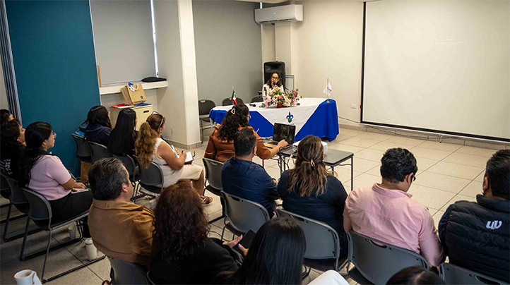 Conferencia sobre restitución de cuerpos y procesos forenses en la Universidad Veracruzana