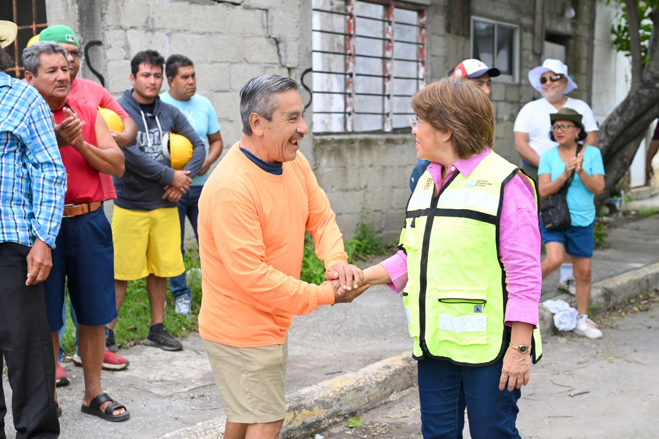 Rosa María Hernández supervisa limpieza de la Laguna de Lagartos en Veracruz