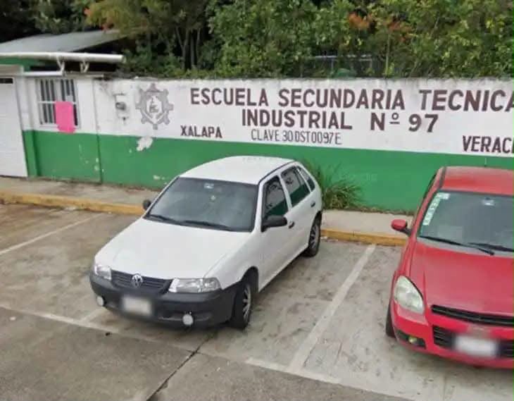 Escuela Secundaria Técnica Industrial número 97 de Xalapa, donde se detectaron casos de sarampión