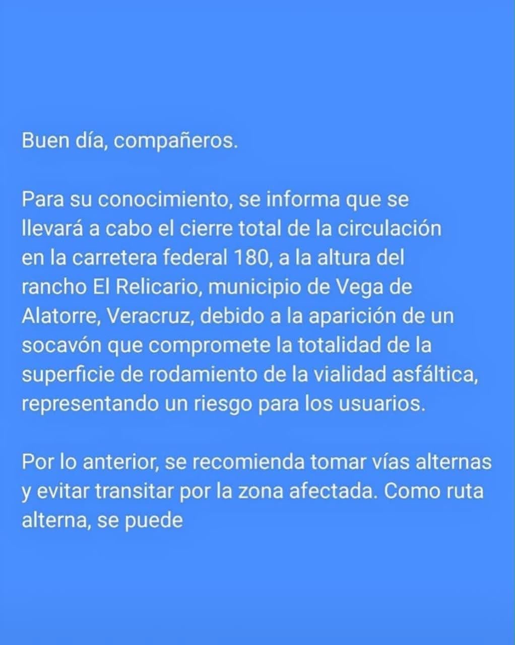 Socavón en la carretera federal 180 a la altura de Vega de Alatorre