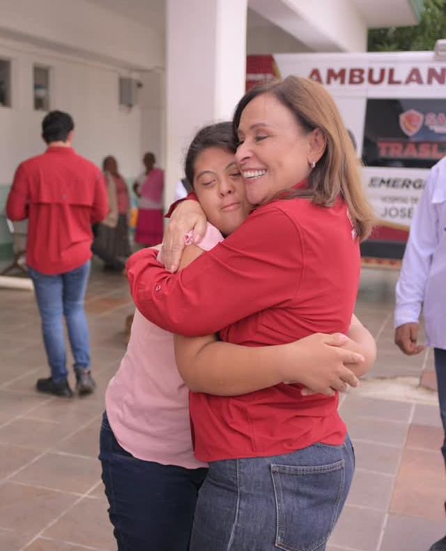 Gobernadora Rocío Nahle durante la supervisión del Hospital General de Isla