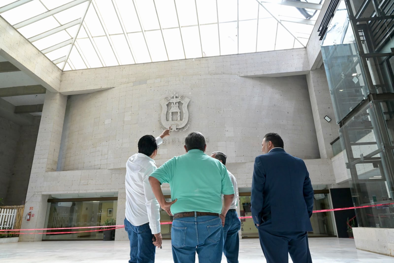 Supervisa presidente de la Jucopo trabajos de mantenimiento al inmueble del Congreso