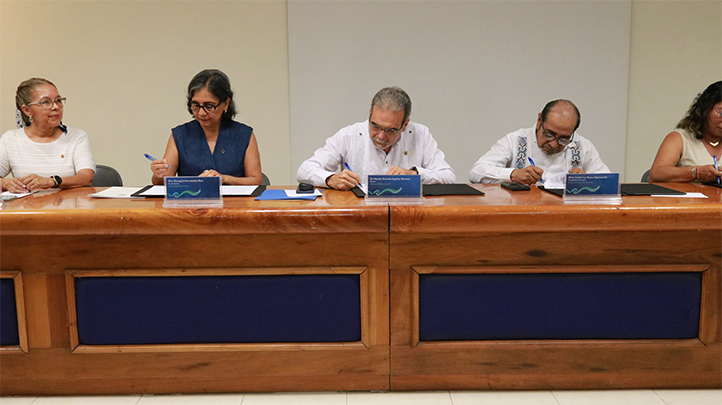 Firma de convenios entre la UV y el Ayuntamiento de Minatitlán